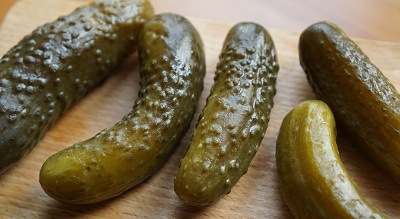 can-dogs-eat-pickles-2